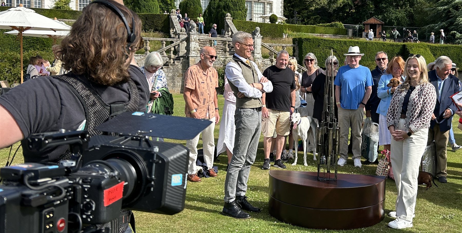 Home page 17 Image of Mark Hill on Antiques Roadshow set